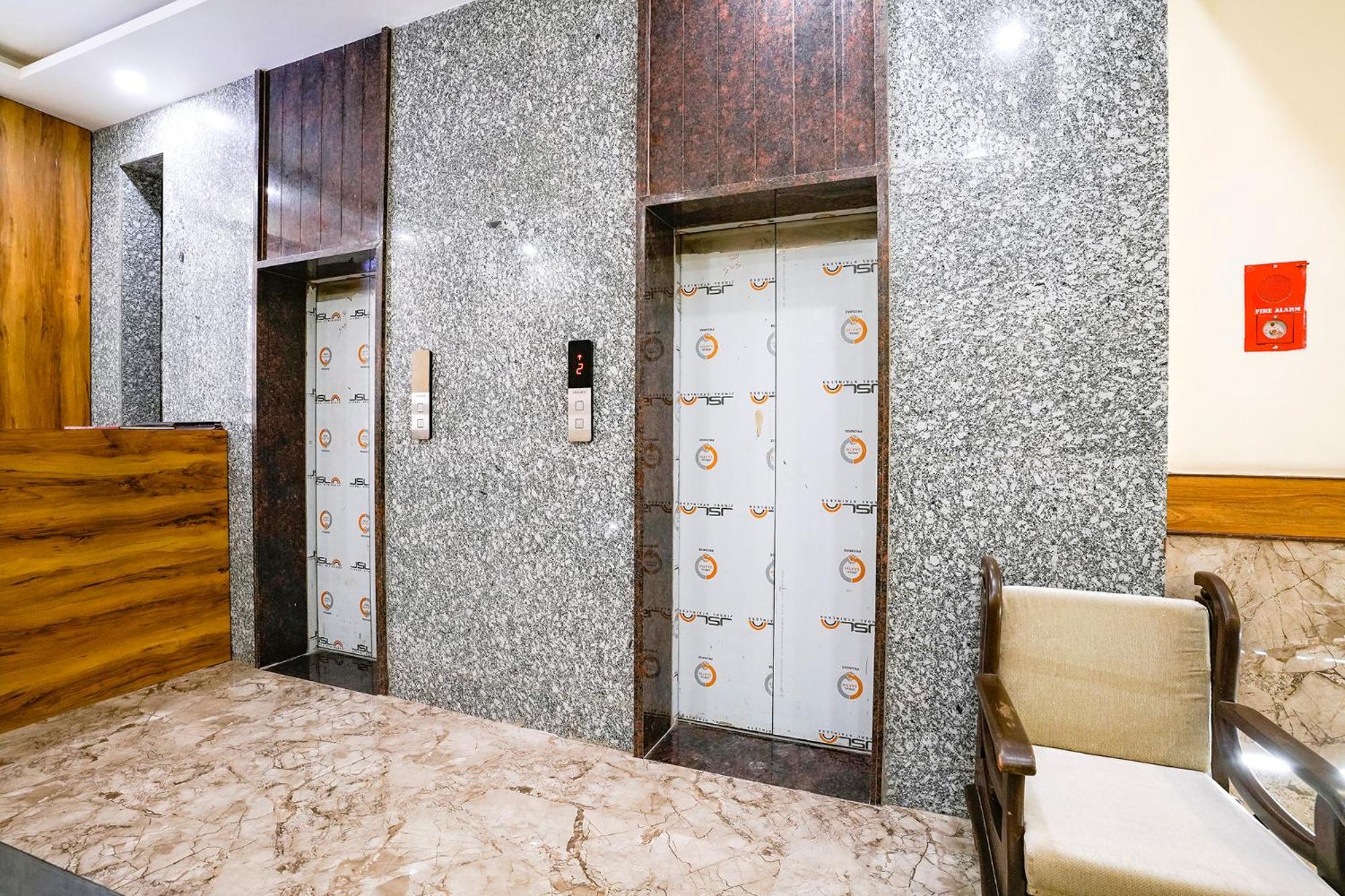 Fabhotel 7 Square - Nr Bkc Mumbai Exterior photo